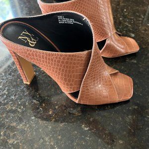 NY&C Women's Sofia Criss Cross Mules